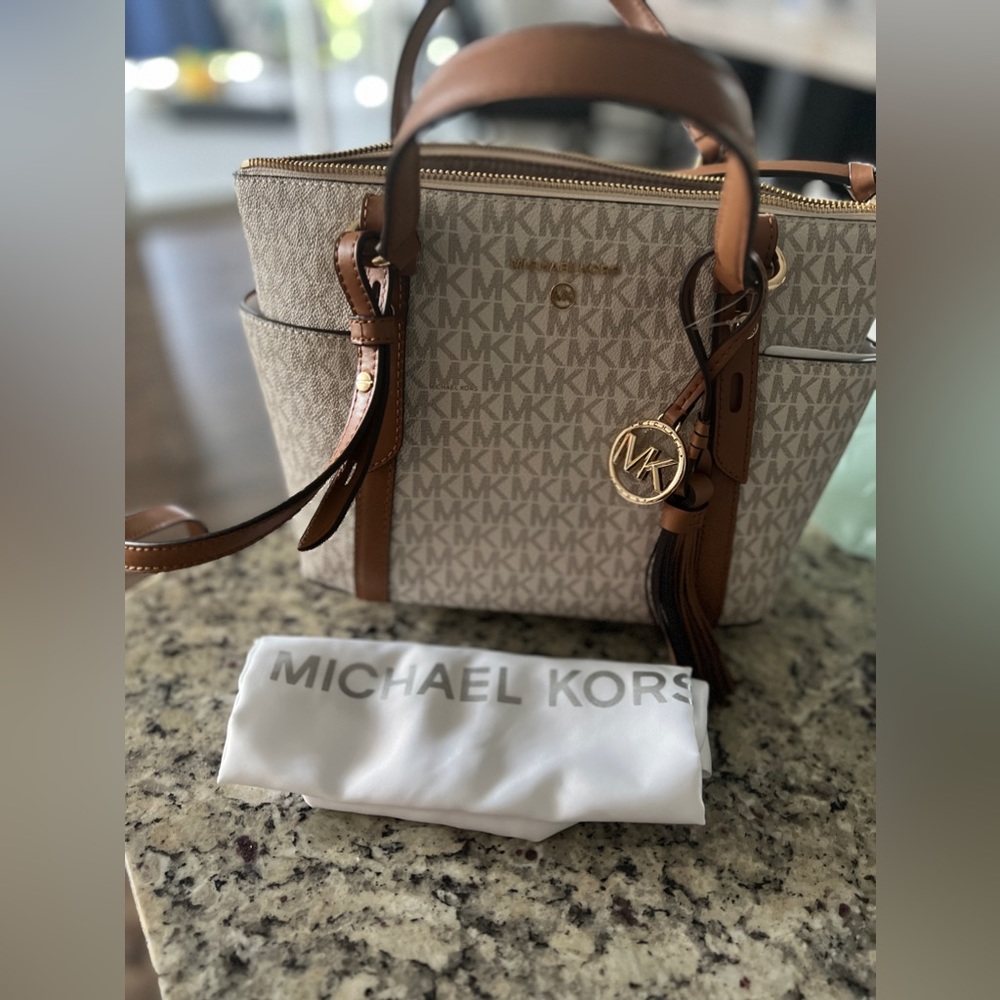 MK Signature Logo And Logo Charm Sullivan Small Top Zip Convertible Tote Bag